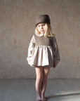 [popelin]   Mod.1.3 Sand romper suit with skirt and baby collar