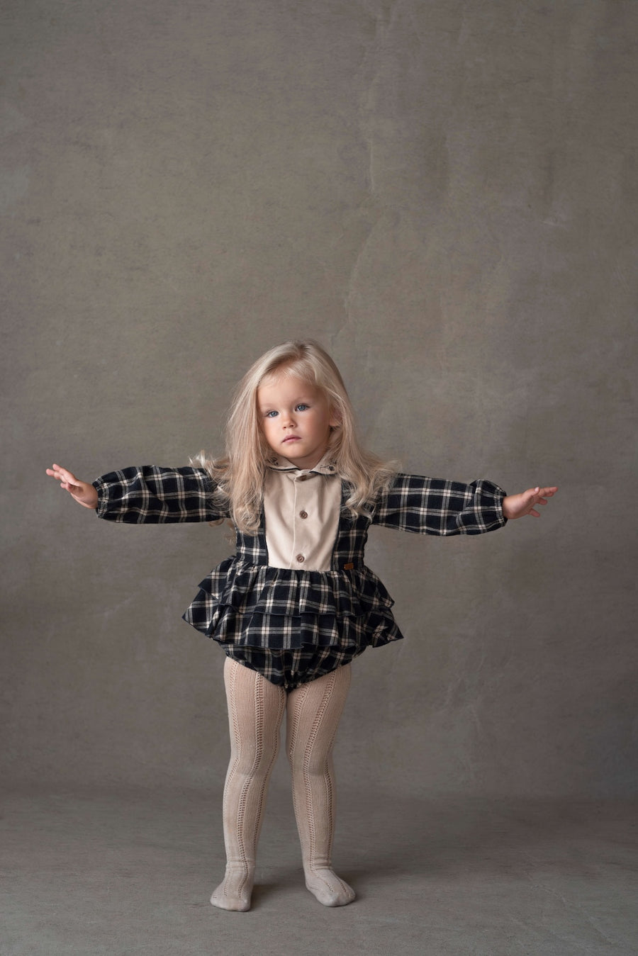 [Popelin]   romper suit with embroidered baby collar
