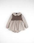 [popelin]   Mod.1.3 Sand romper suit with skirt and baby collar