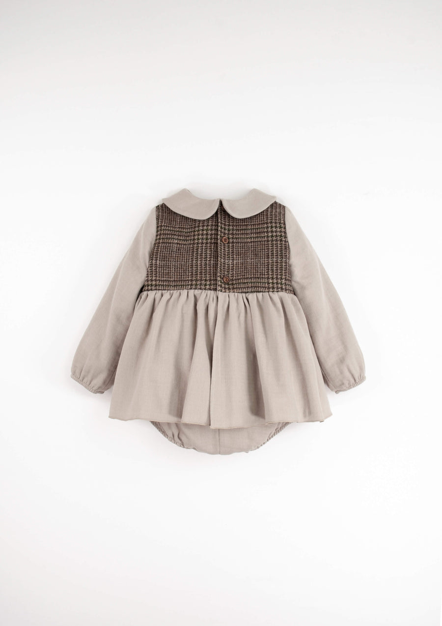 [popelin]   Mod.1.3 Sand romper suit with skirt and baby collar